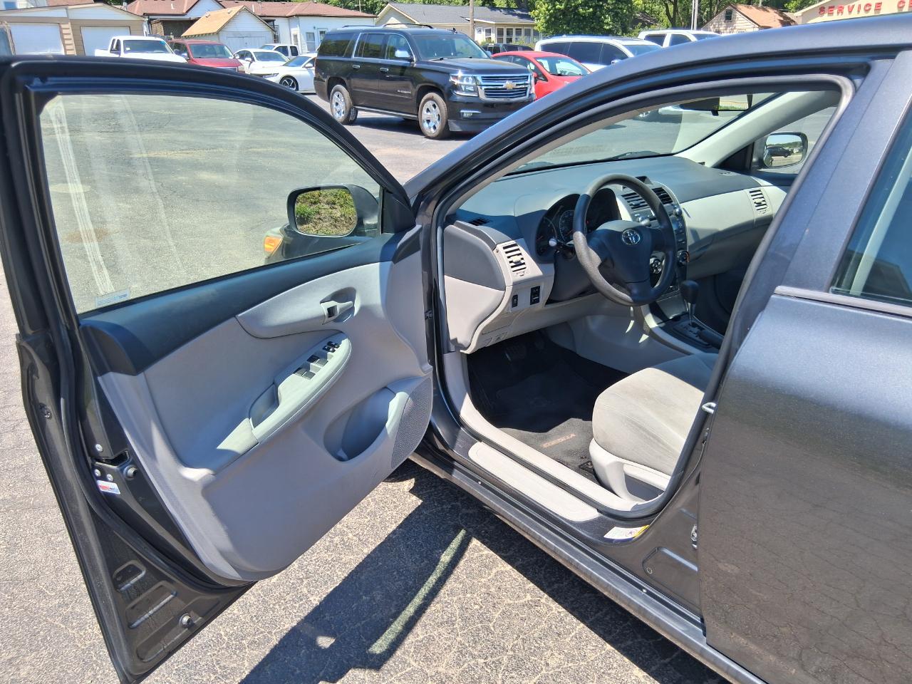 Toyota Corolla S 5-Speed MT 2012