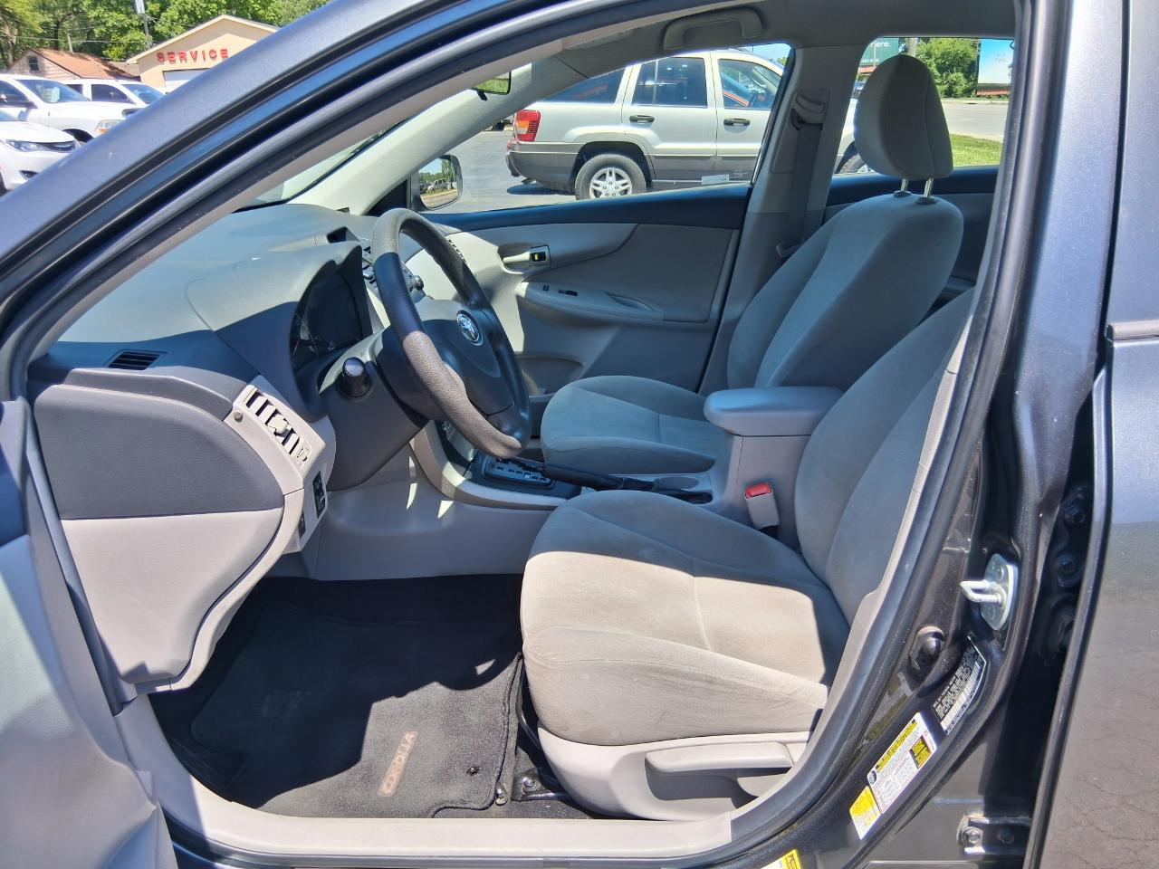 Toyota Corolla S 5-Speed MT 2012