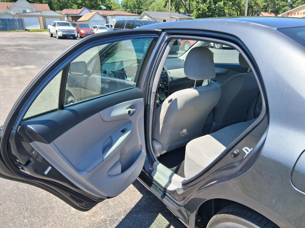 Toyota Corolla S 5-Speed MT 2012