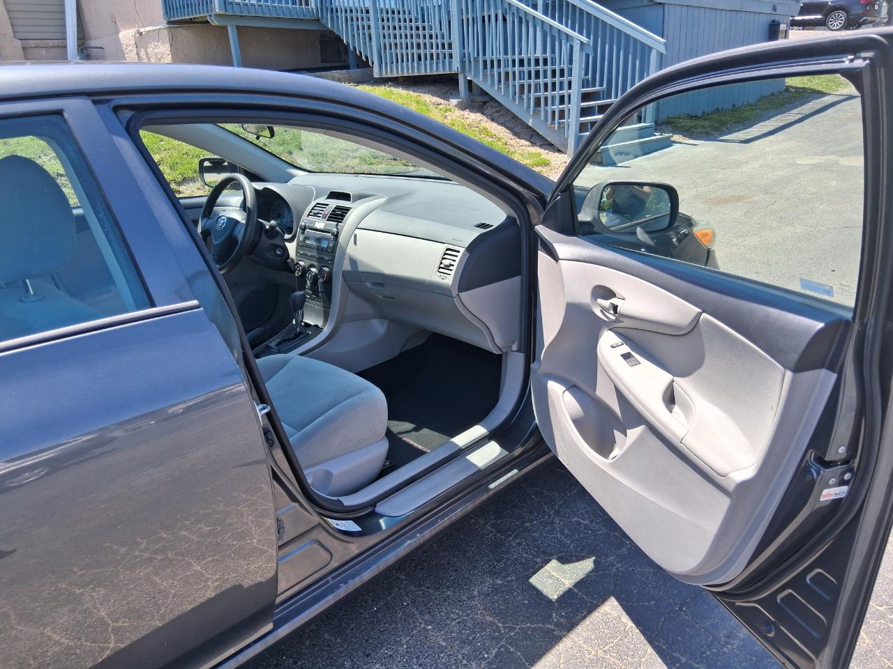 Toyota Corolla S 5-Speed MT 2012
