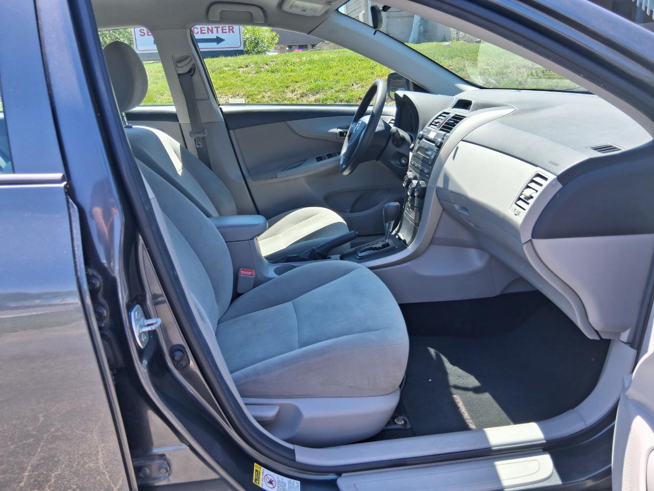 Toyota Corolla S 5-Speed MT 2012