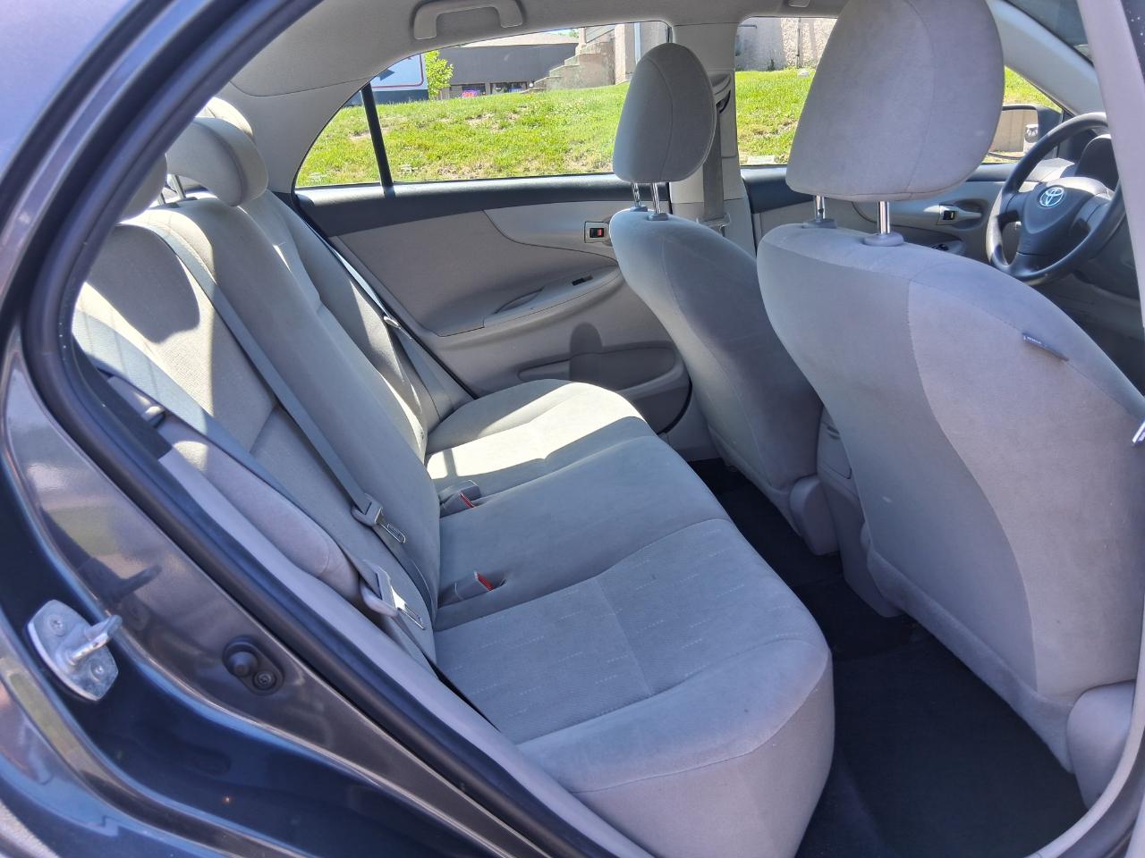 Toyota Corolla S 5-Speed MT 2012