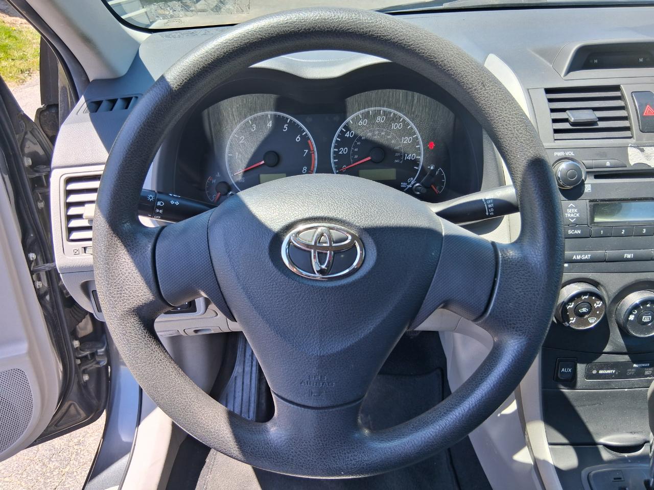 Toyota Corolla S 5-Speed MT 2012