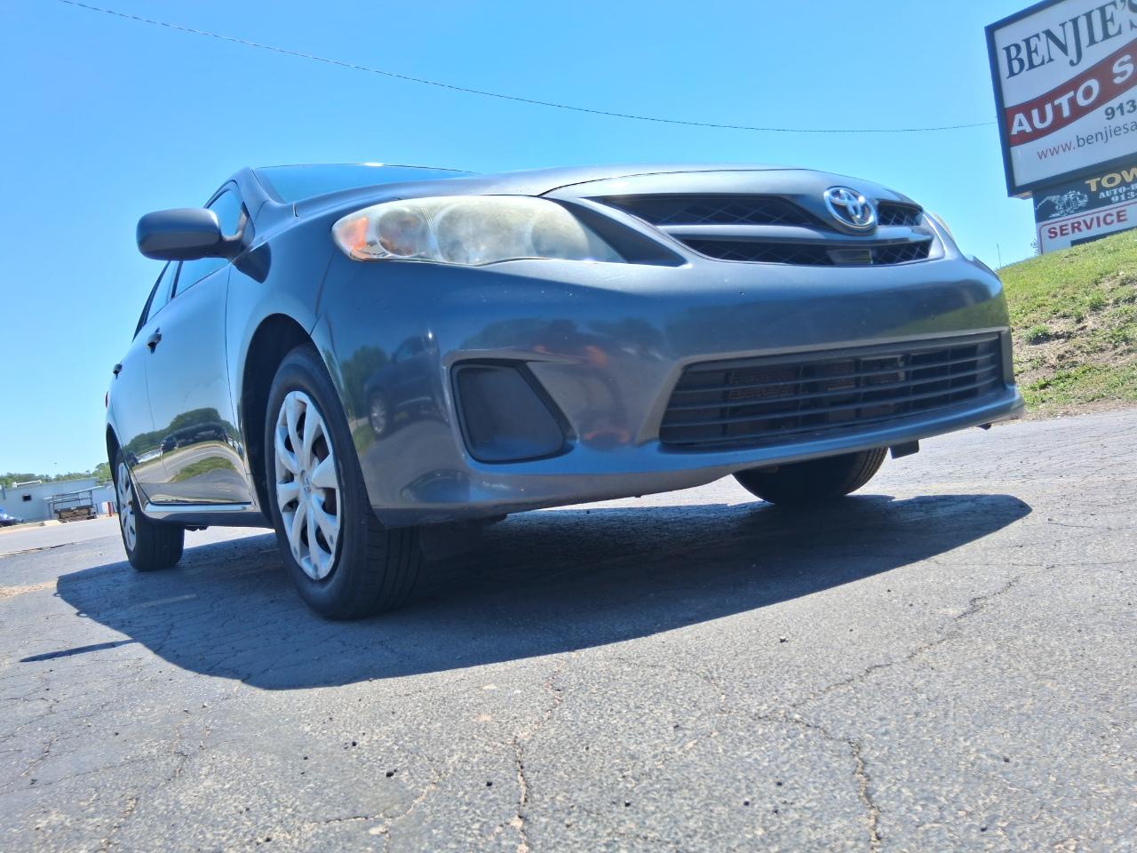 Toyota Corolla S 5-Speed MT 2012