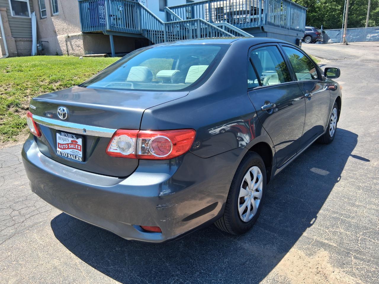 Toyota Corolla S 5-Speed MT 2012