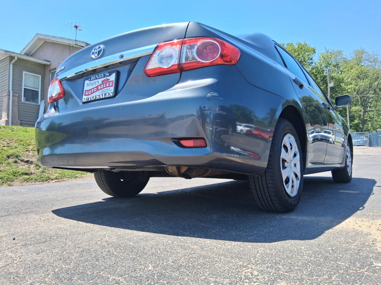 Toyota Corolla S 5-Speed MT 2012