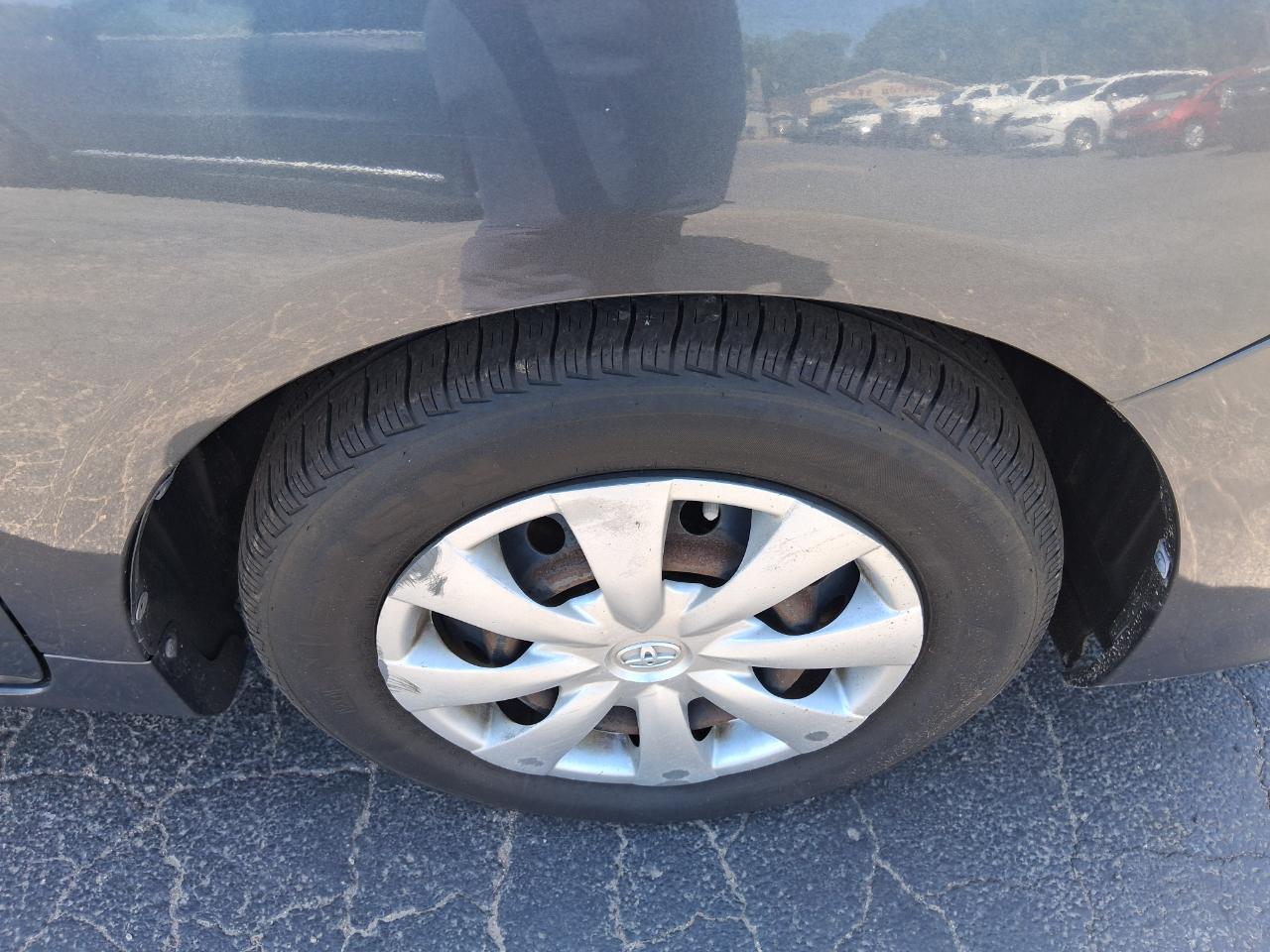 Toyota Corolla S 5-Speed MT 2012