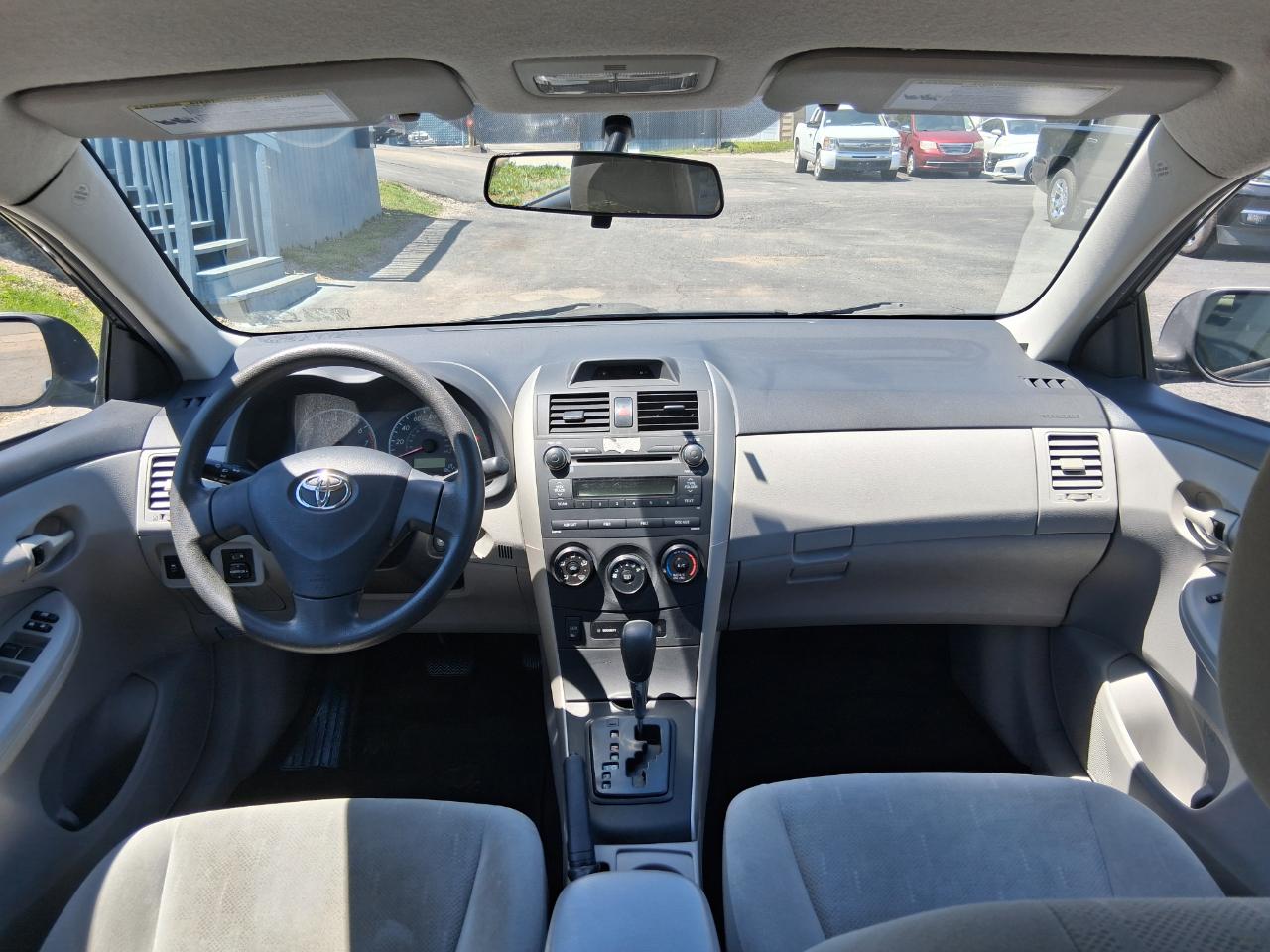 Toyota Corolla S 5-Speed MT 2012