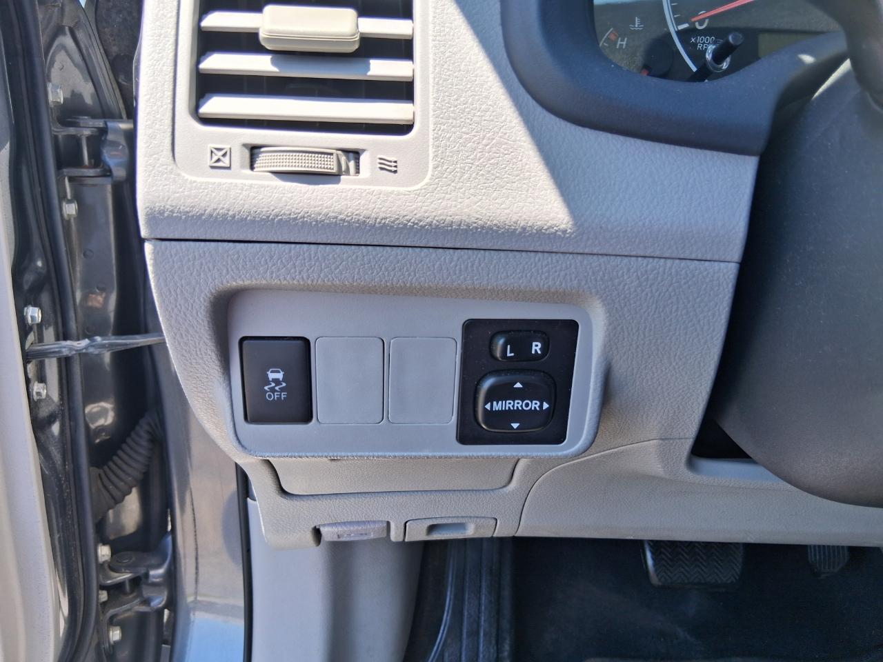 Toyota Corolla S 5-Speed MT 2012