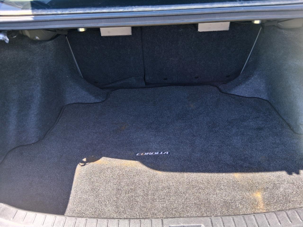 Toyota Corolla S 5-Speed MT 2012