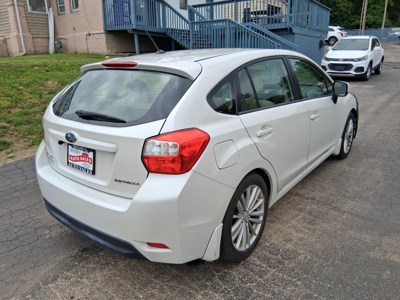 Subaru Impreza Premium Plus 5-Door+S/R 2012