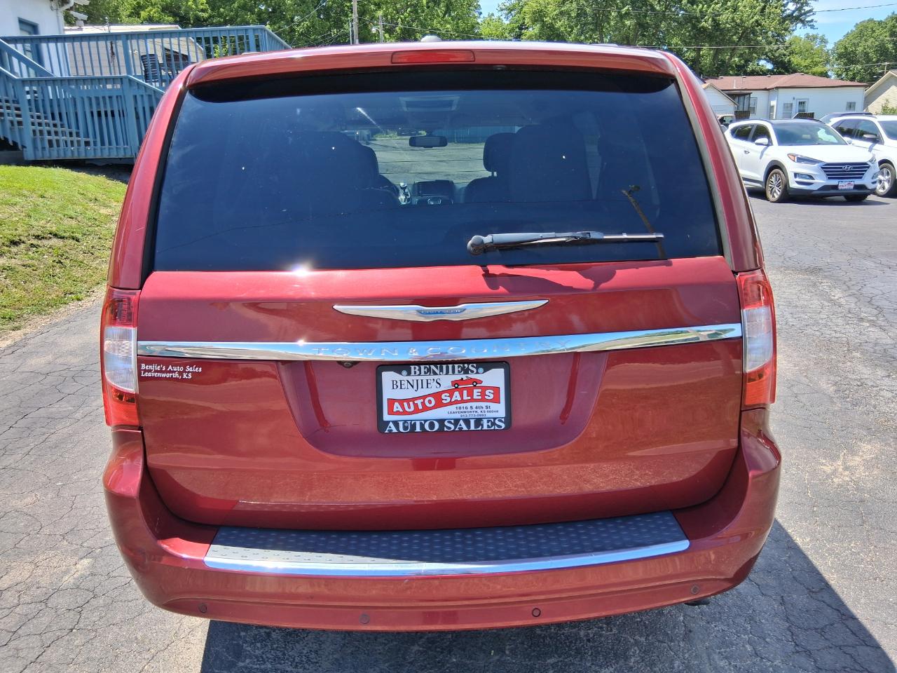 Chrysler Town & Country Touring-L 2012