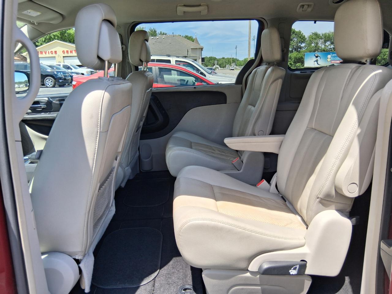 Chrysler Town & Country Touring-L 2012