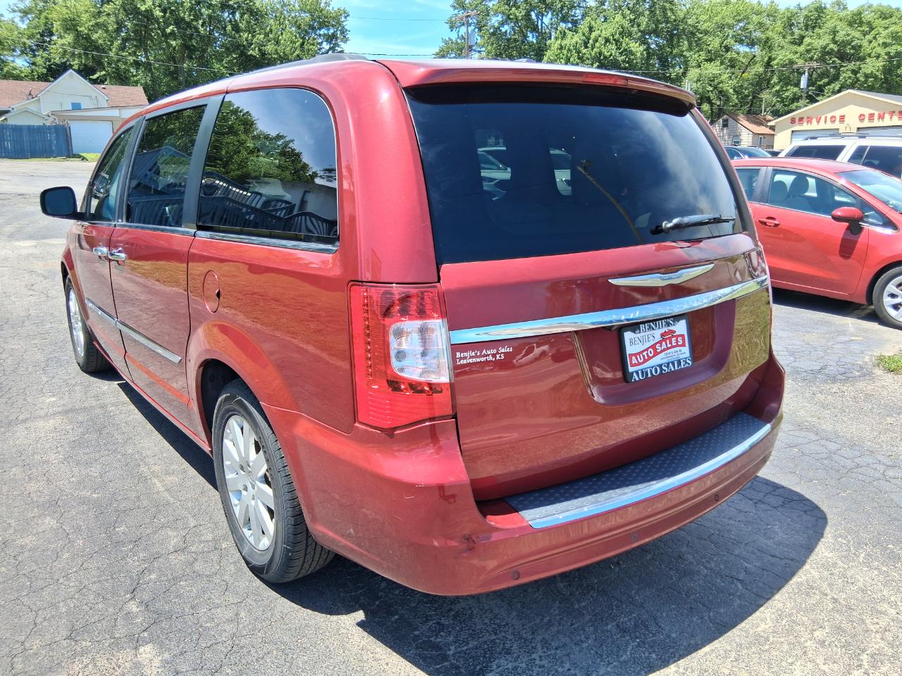 Chrysler Town & Country Touring-L 2012