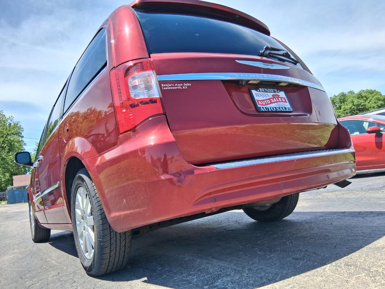 Chrysler Town & Country Touring-L 2012
