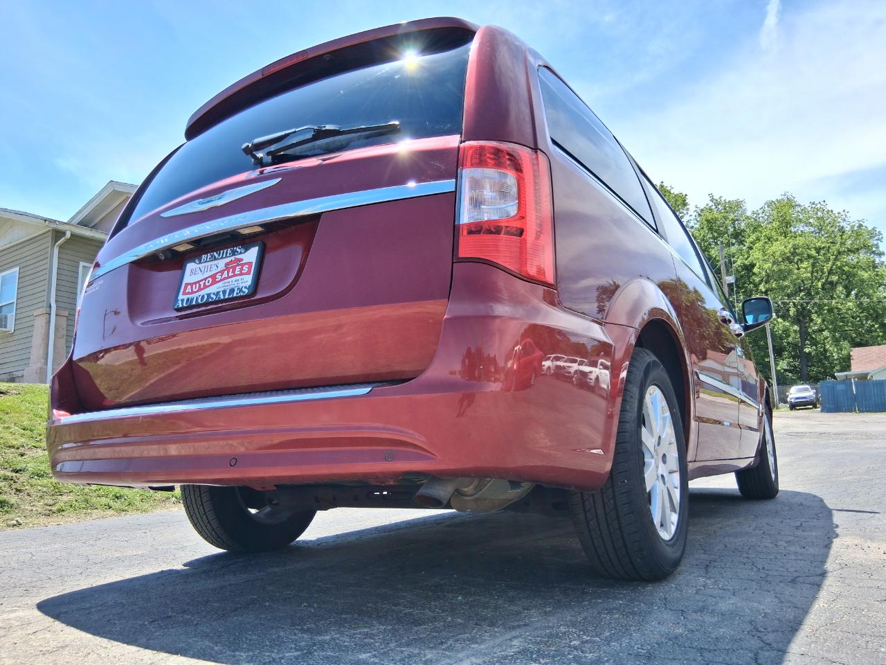 Chrysler Town & Country Touring-L 2012