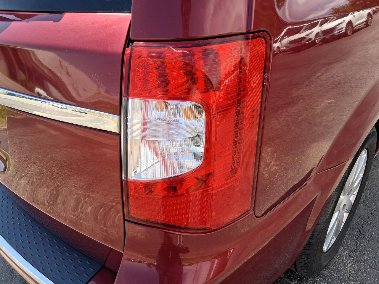 Chrysler Town & Country Touring-L 2012