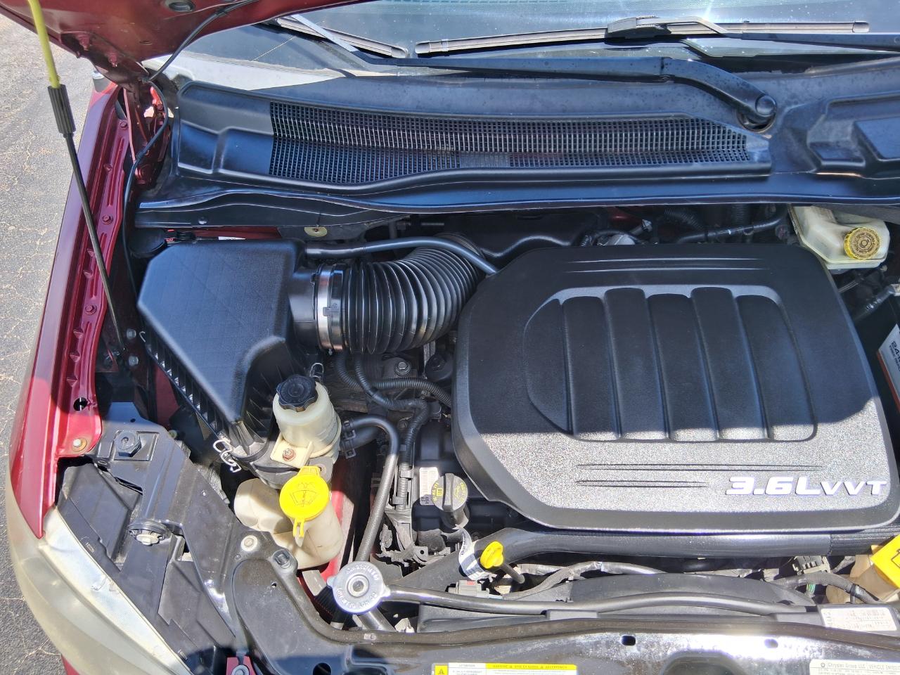 Chrysler Town & Country Touring-L 2012