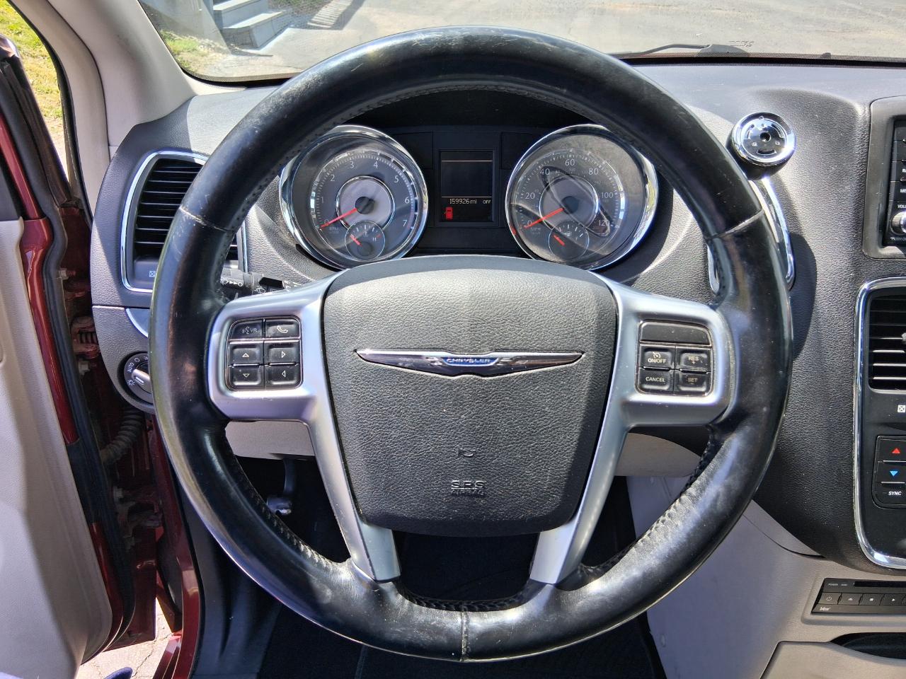 Chrysler Town & Country Touring-L 2012