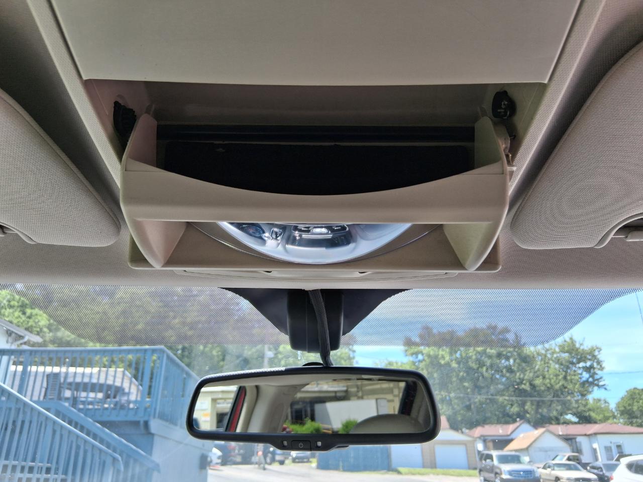 Chrysler Town & Country Touring-L 2012