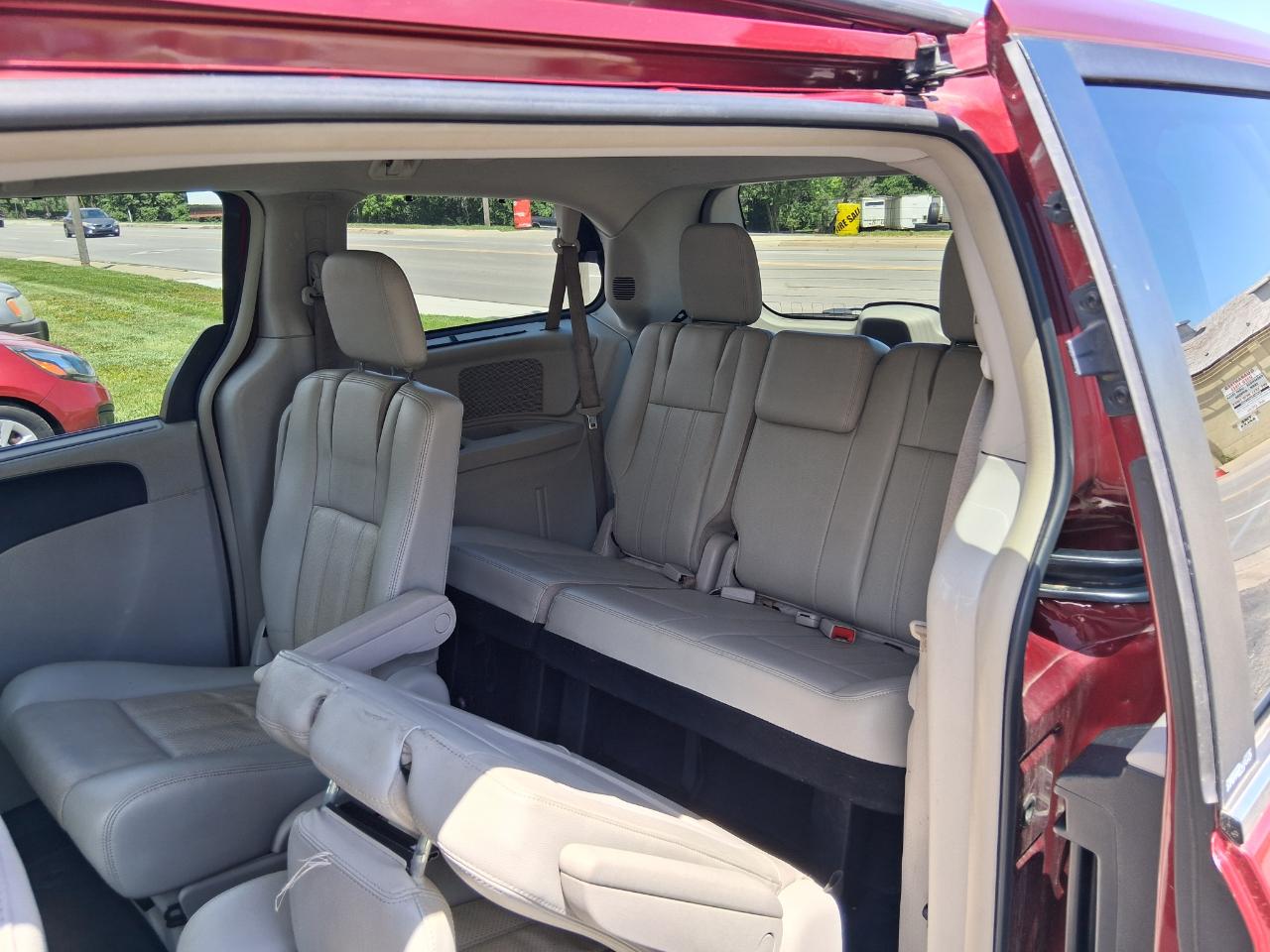 Chrysler Town & Country Touring-L 2012
