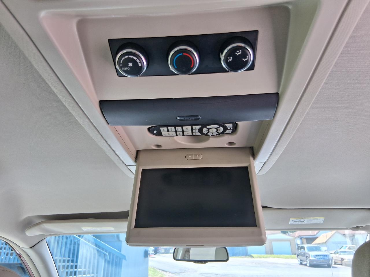 Chrysler Town & Country Touring-L 2012