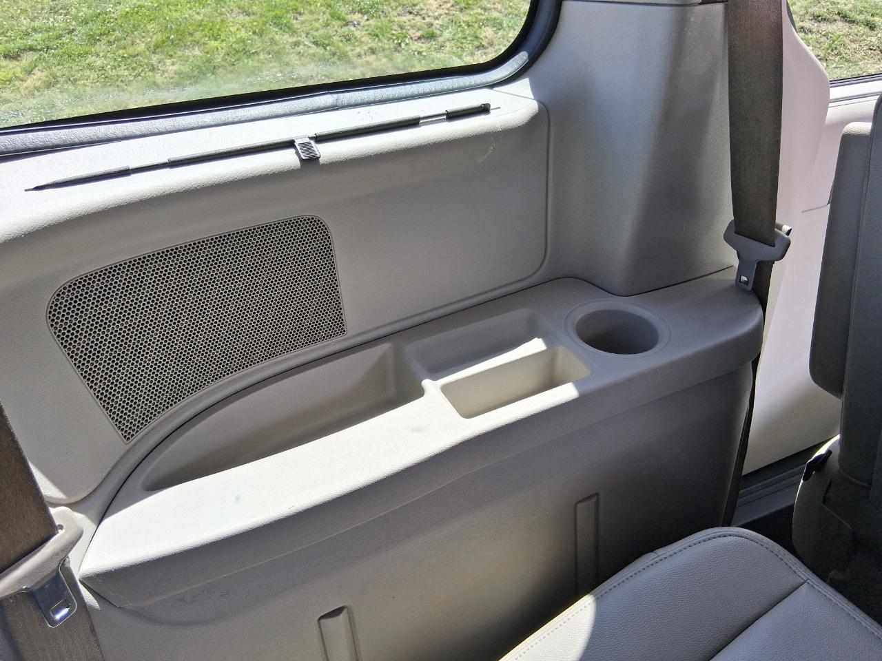 Chrysler Town & Country Touring-L 2012