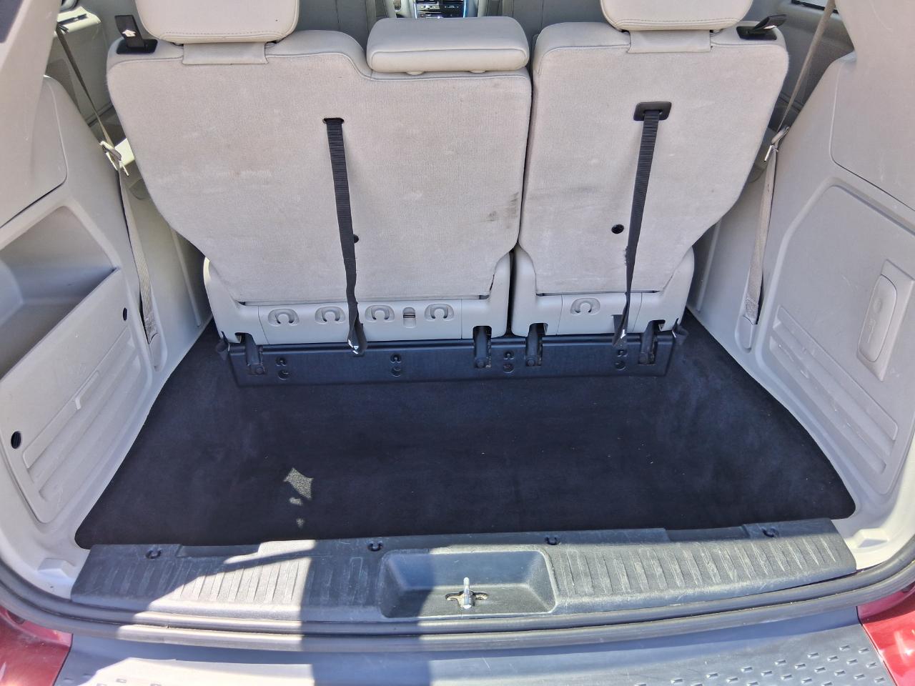 Chrysler Town & Country Touring-L 2012