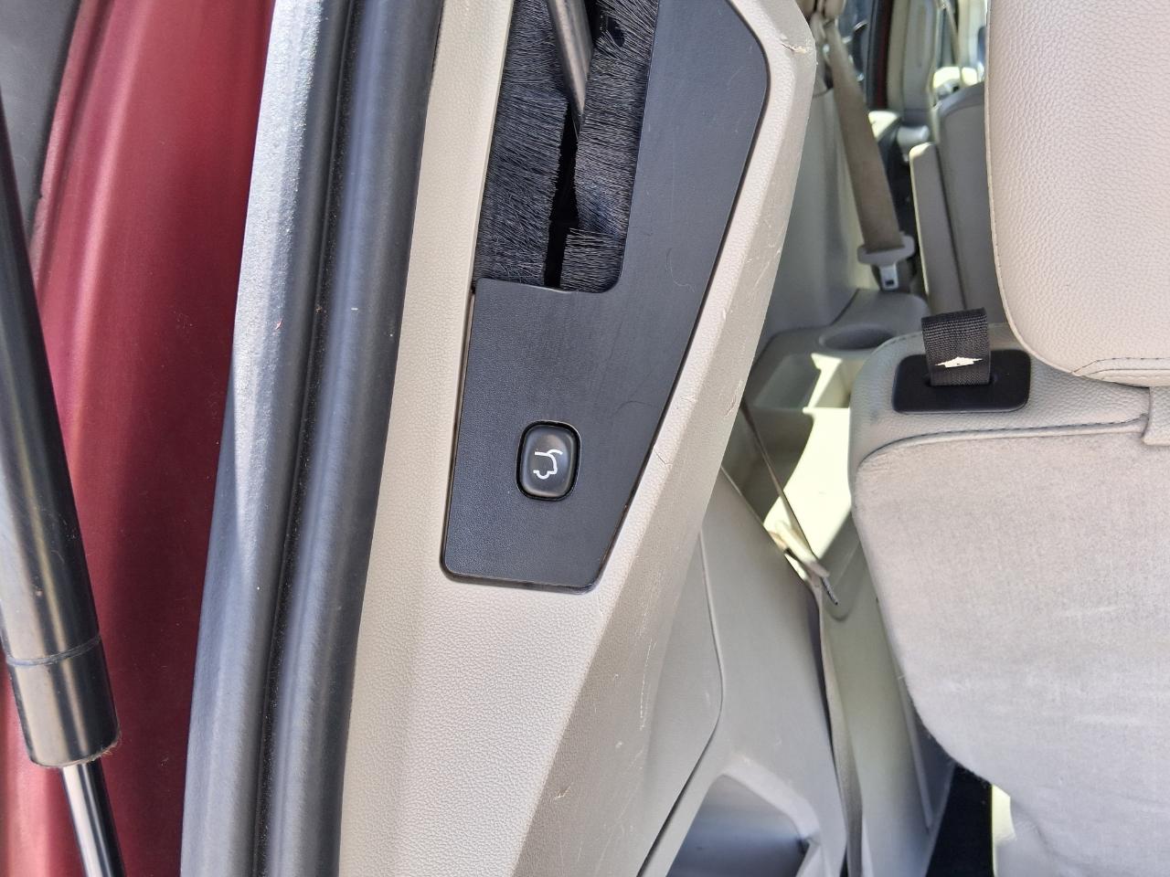 Chrysler Town & Country Touring-L 2012