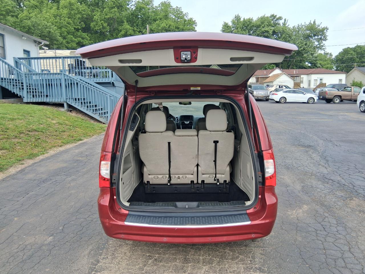 Chrysler Town & Country Touring-L 2012