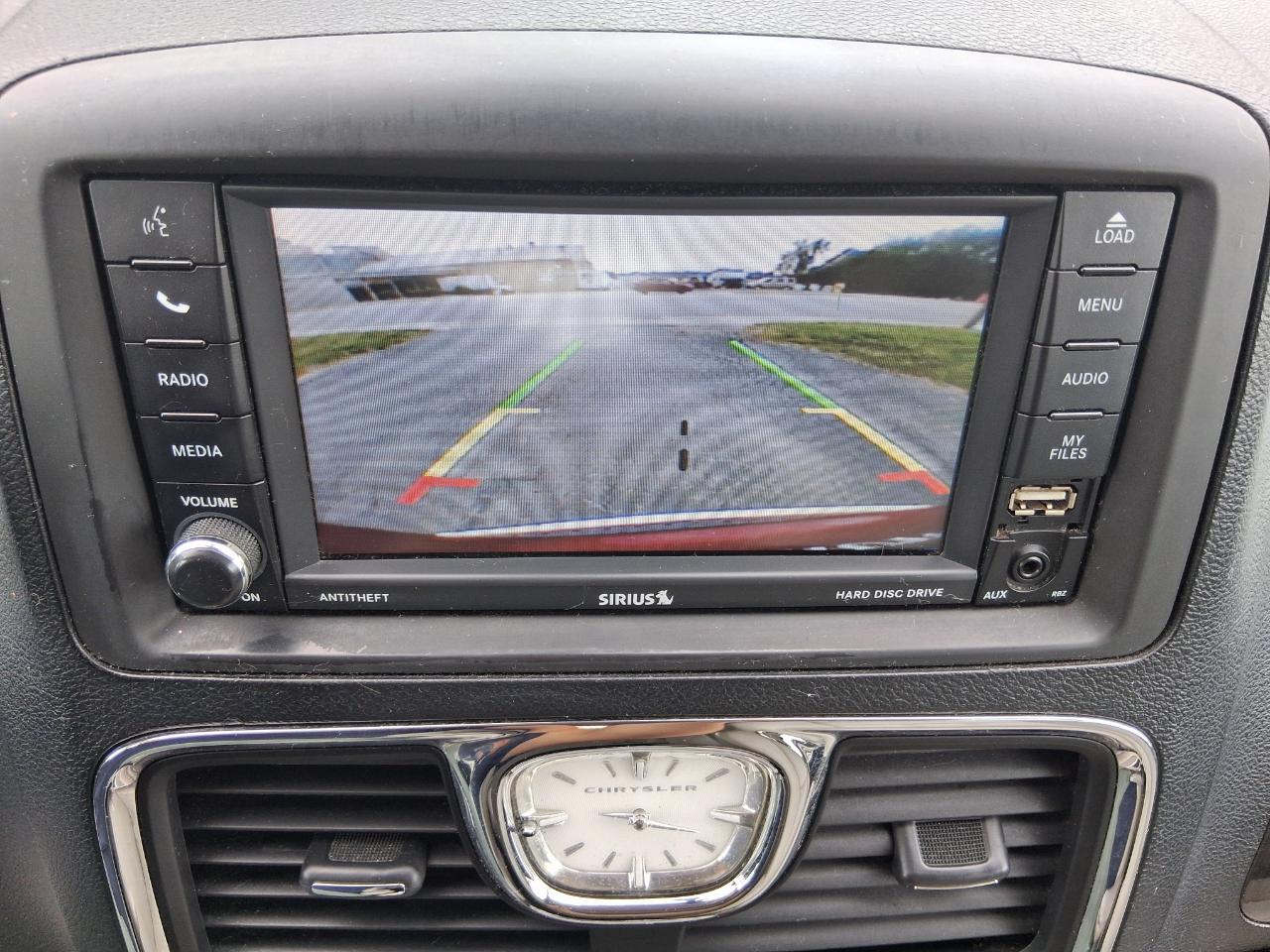 Chrysler Town & Country Touring-L 2012
