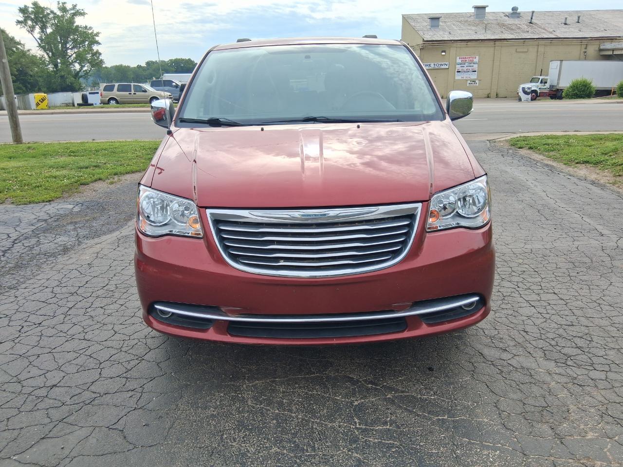 Chrysler Town & Country Touring-L 2012