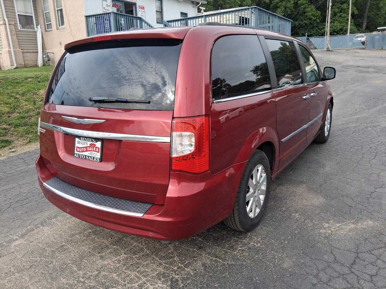 Chrysler Town & Country Touring-L 2012