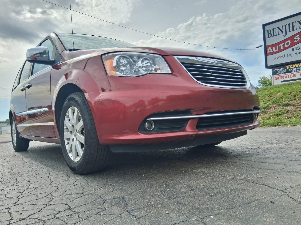 Chrysler Town & Country Touring-L 2012