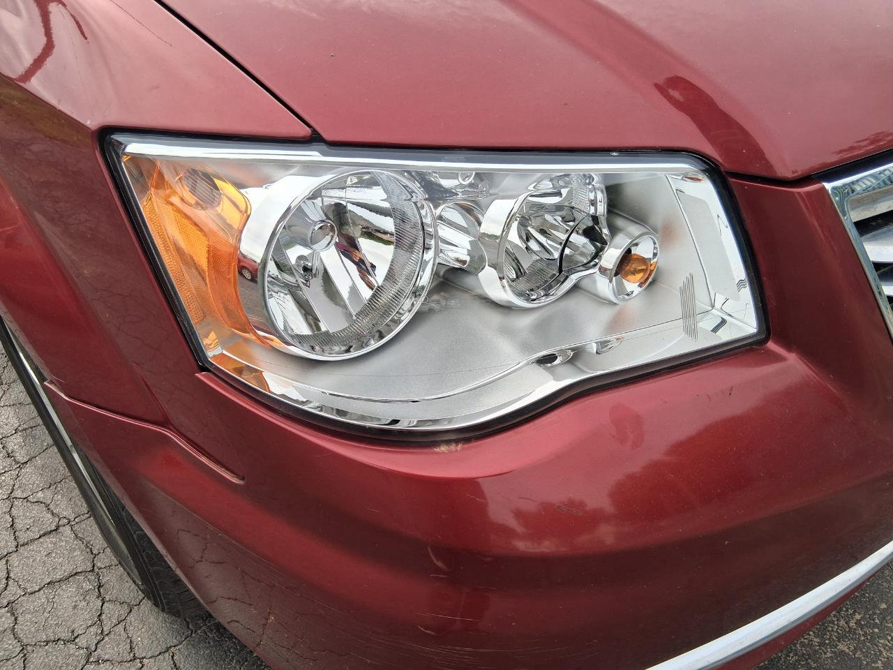 Chrysler Town & Country Touring-L 2012