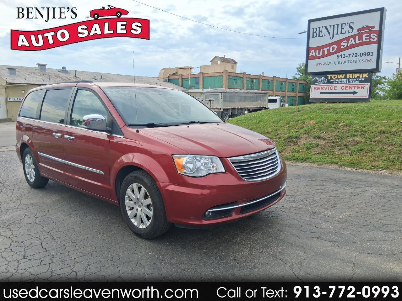 Chrysler Town & Country Touring-L 2012