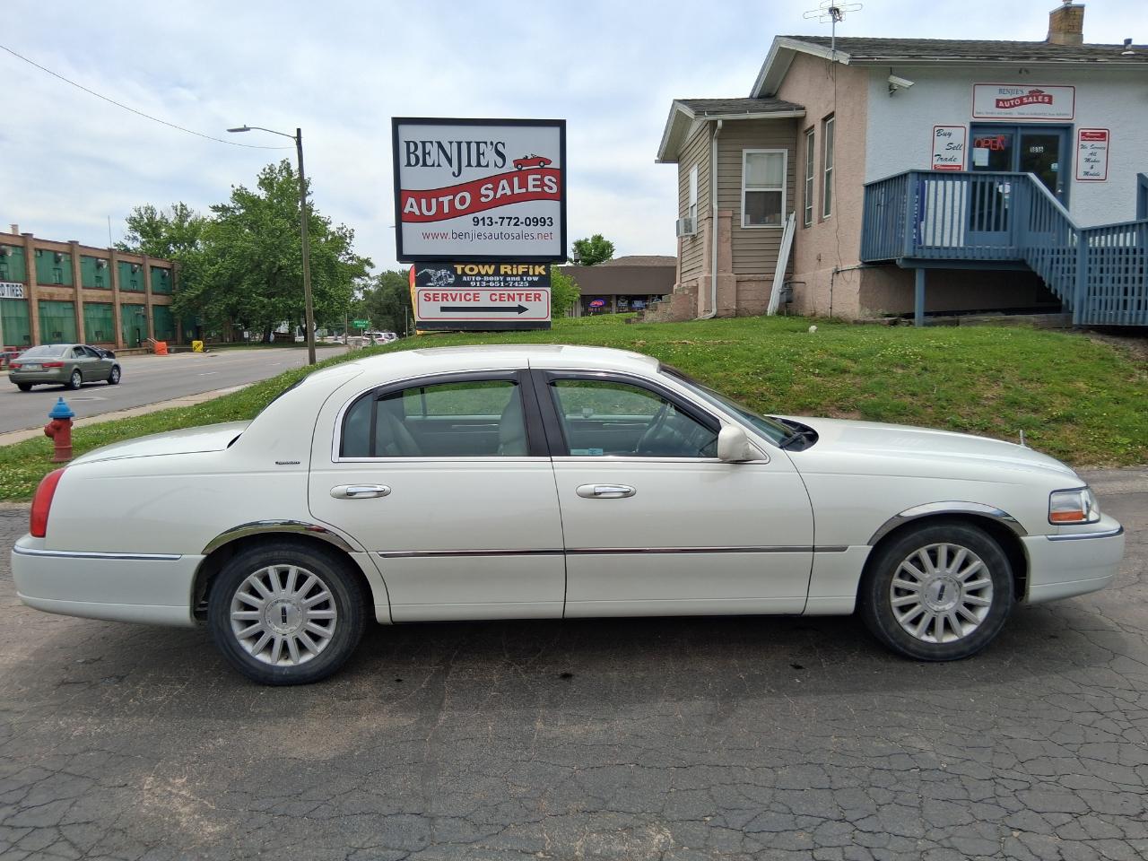 Lincoln Town Car Signature 2003