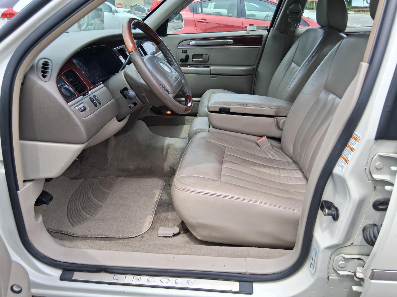 Lincoln Town Car Signature 2003