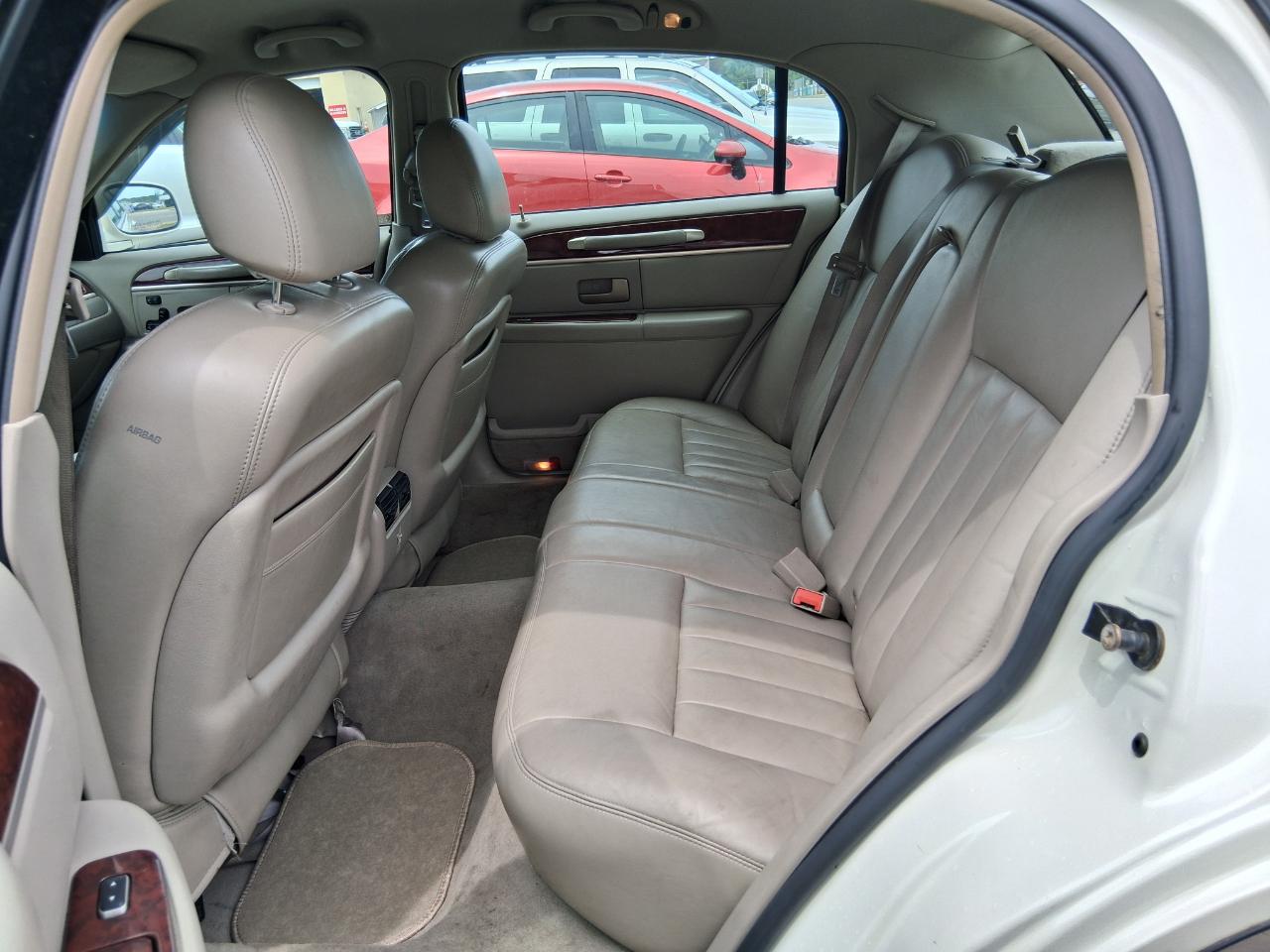 Lincoln Town Car Signature 2003
