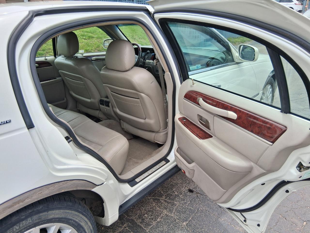 Lincoln Town Car Signature 2003