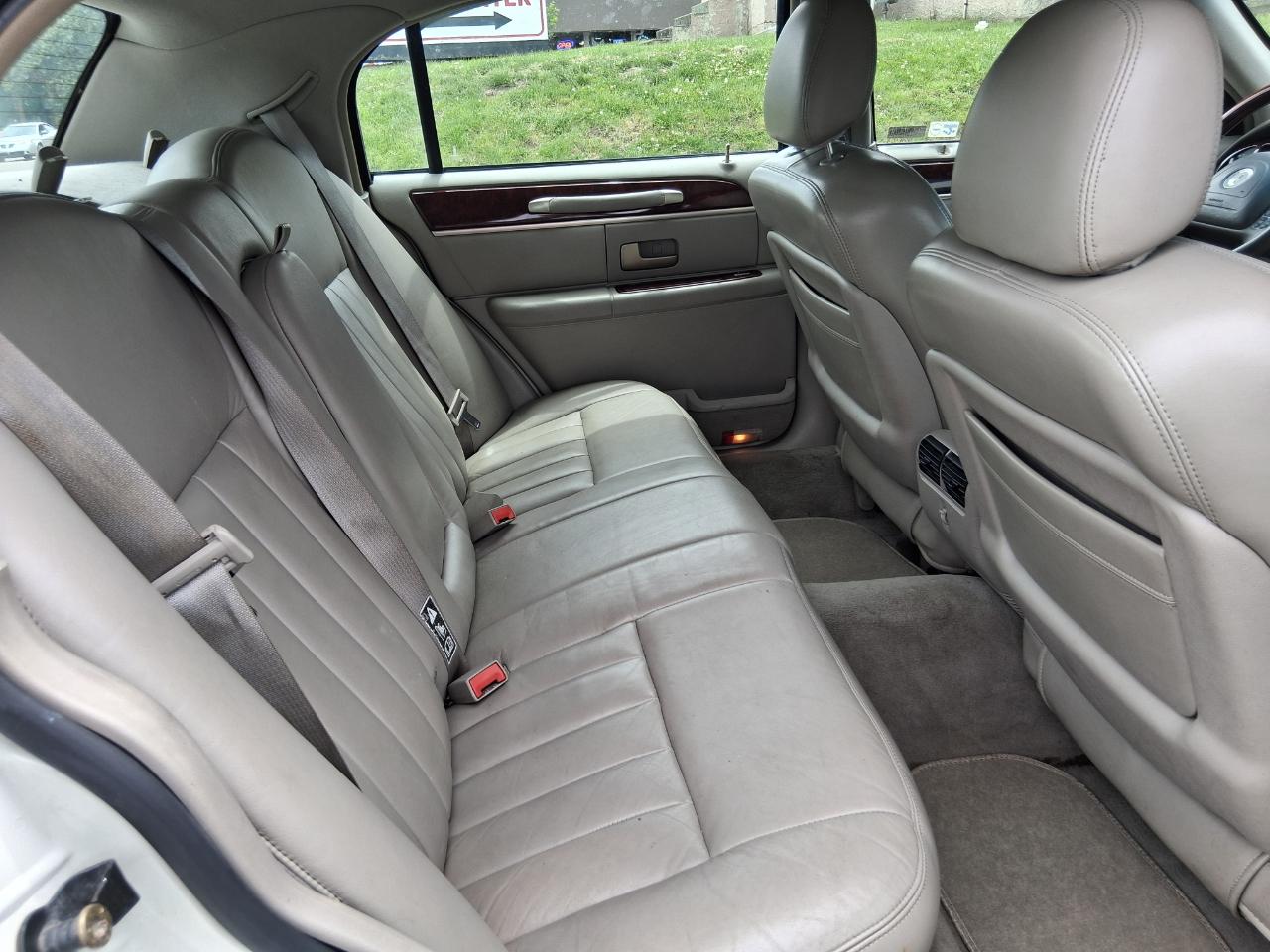 Lincoln Town Car Signature 2003
