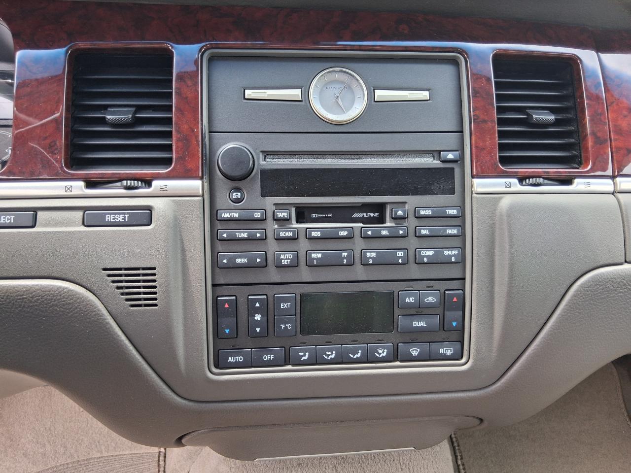 Lincoln Town Car Signature 2003