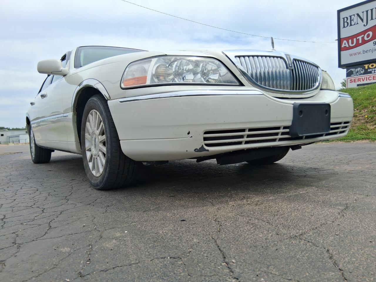 Lincoln Town Car Signature 2003