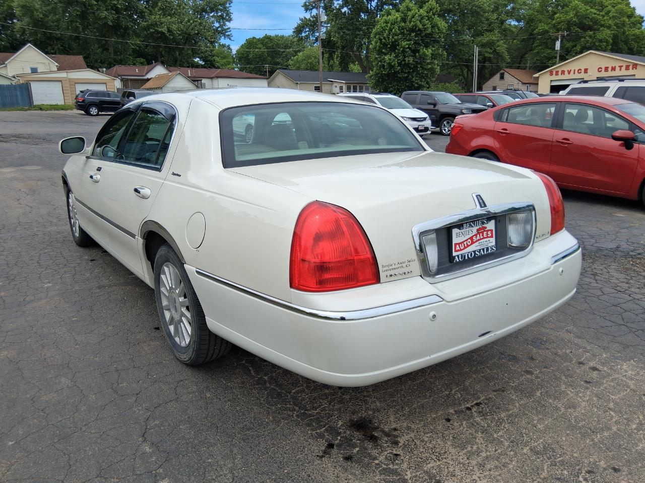 Lincoln Town Car Signature 2003