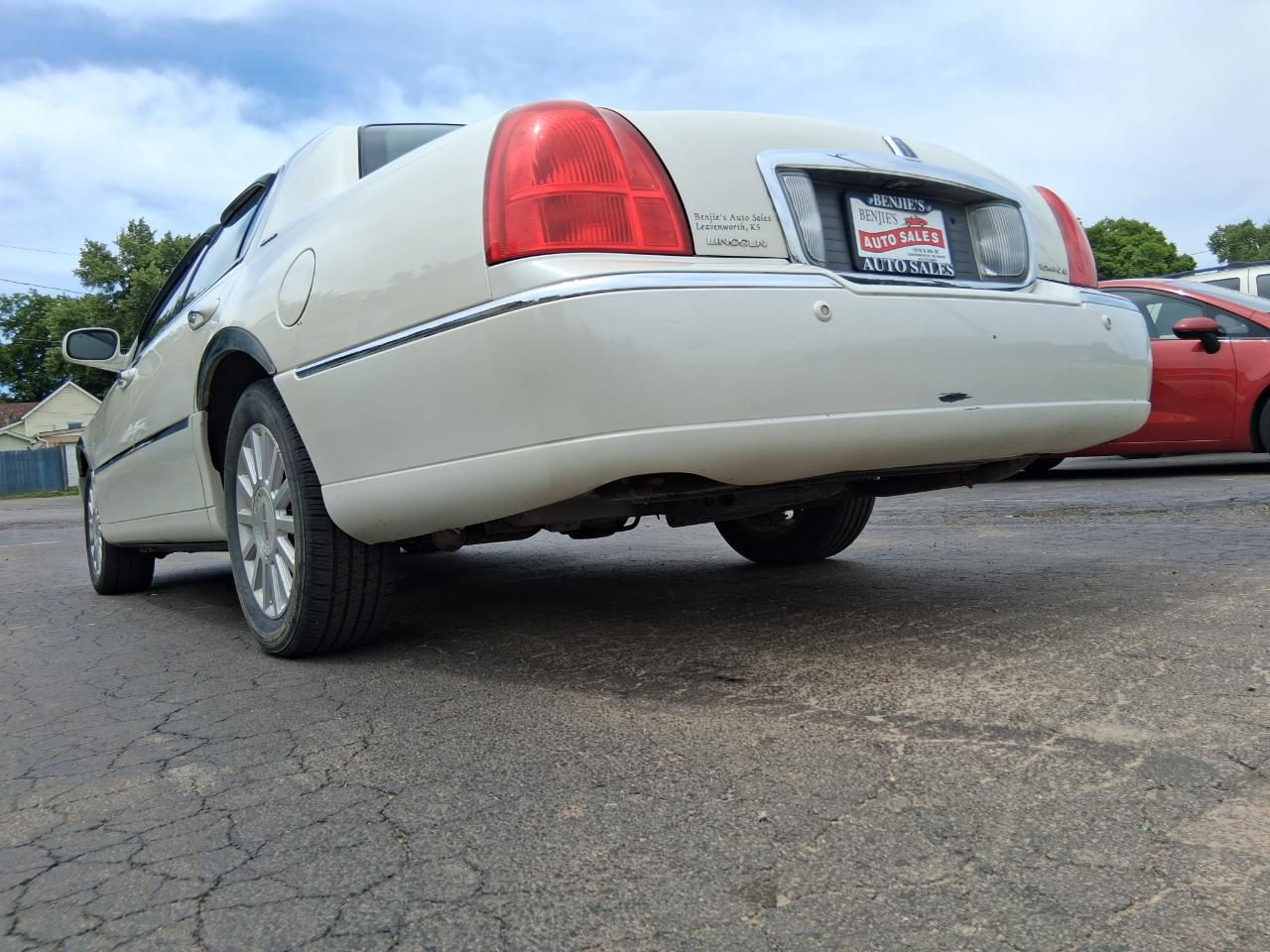 Lincoln Town Car Signature 2003