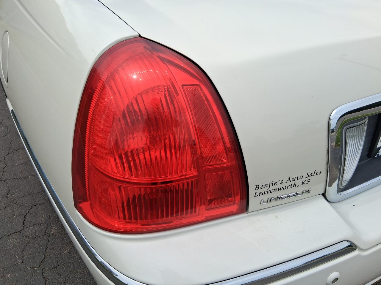 Lincoln Town Car Signature 2003