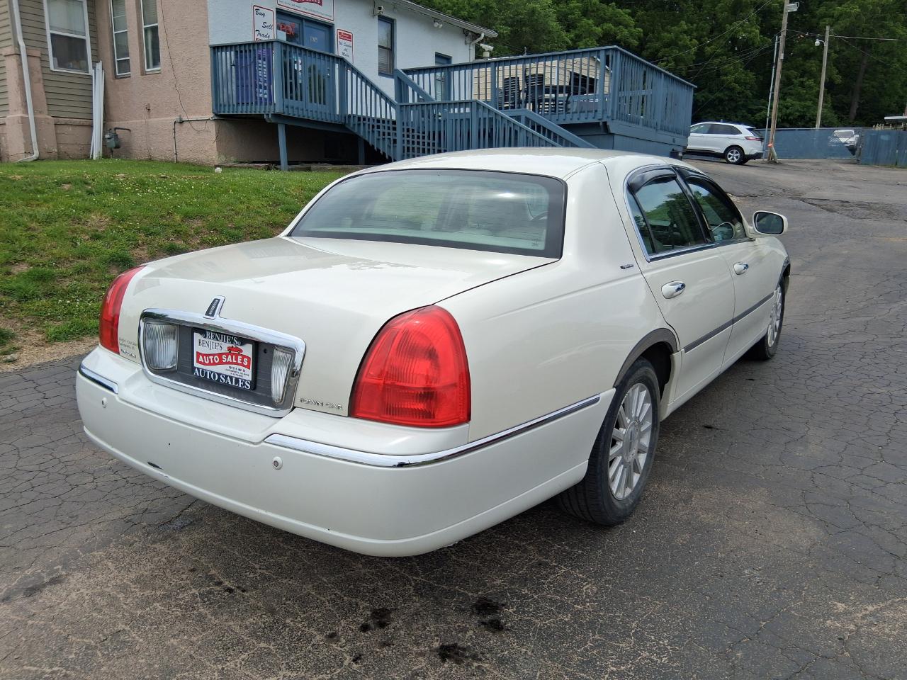 Lincoln Town Car Signature 2003