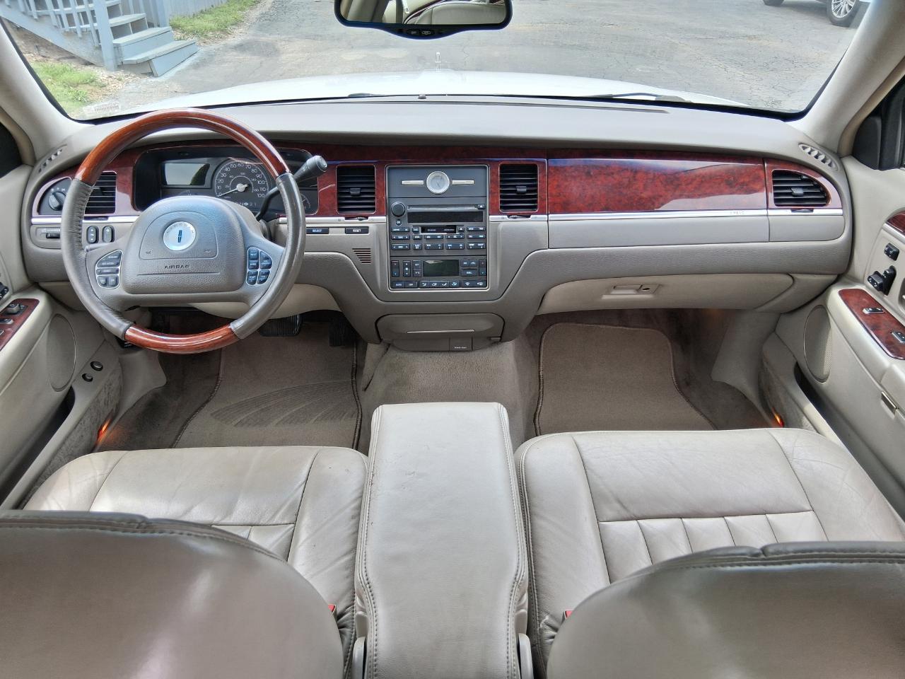 Lincoln Town Car Signature 2003