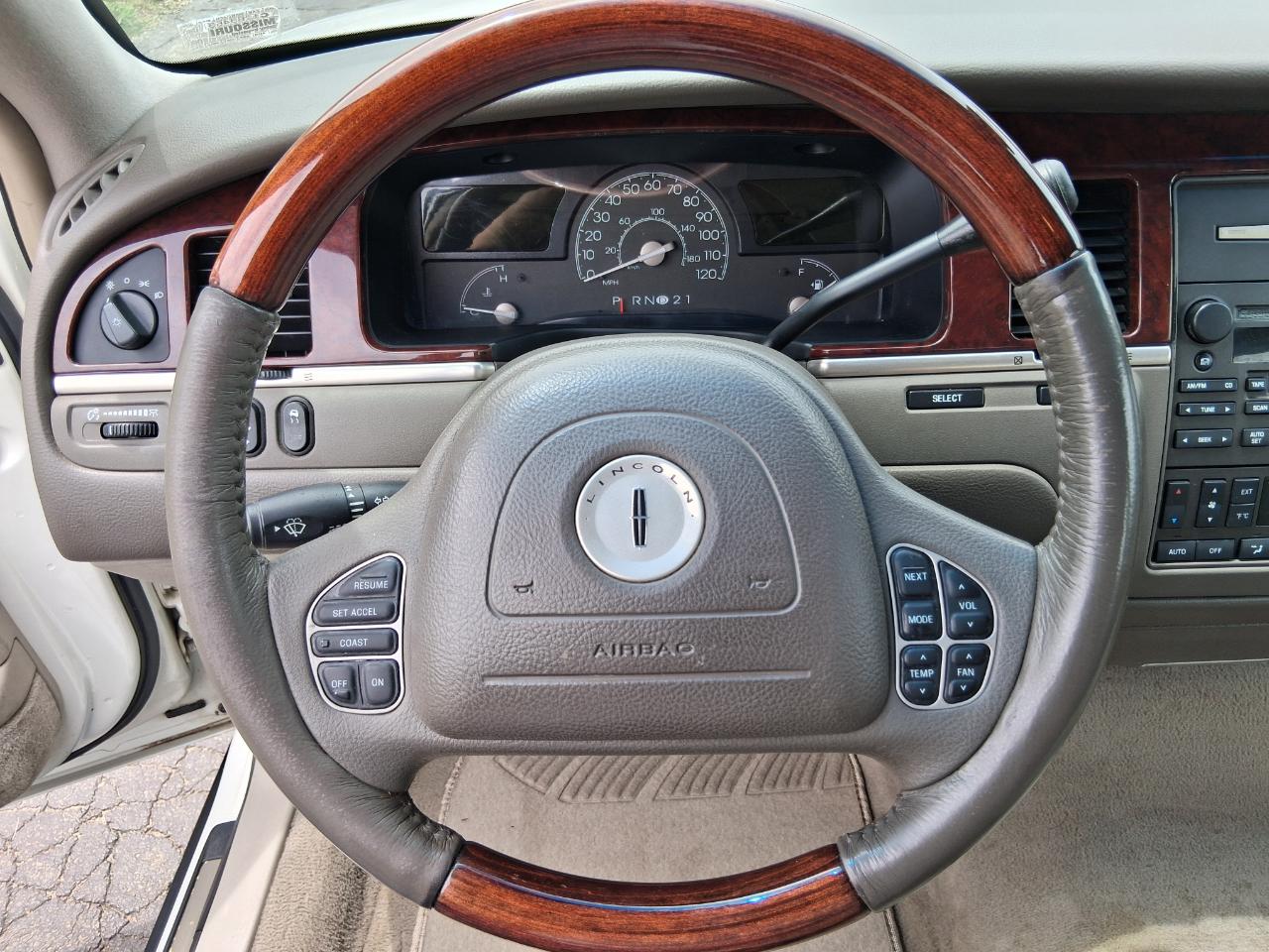 Lincoln Town Car Signature 2003