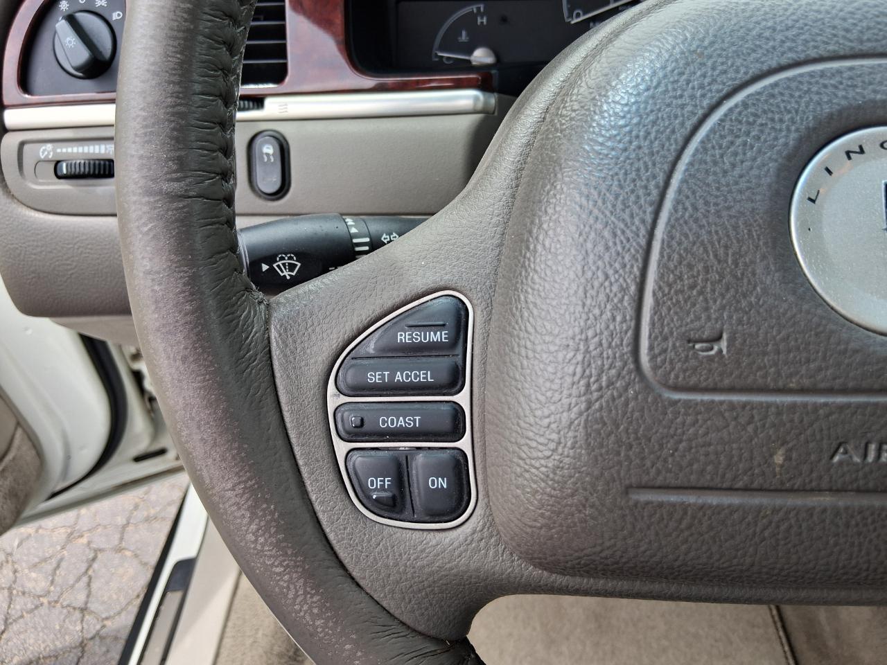 Lincoln Town Car Signature 2003